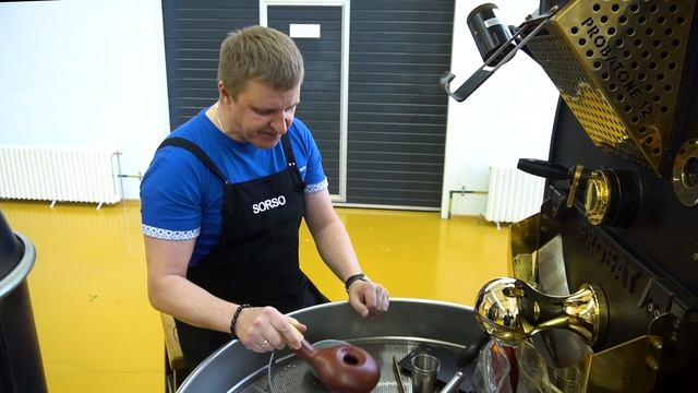 Как обжарить зёрна кофе в домашних условиях || Обжарка зелёного кофе в керамической тигле смотреть онлайн