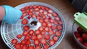 ГОТОВЛЮ КЛУБНИЧНЫЕ ЧИПСЫ - полезный десерт с приятной кислинкой и сказочным ароматом.