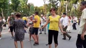 ТЫ ЖЕНЩИНА МОЯ МОНА ЛИЗА! СЧАСТЛИВЫЕ МОМЕНТЫ ИЗ ПАРКА ГОРЬКОГО ХАРЬКОВ.mp4