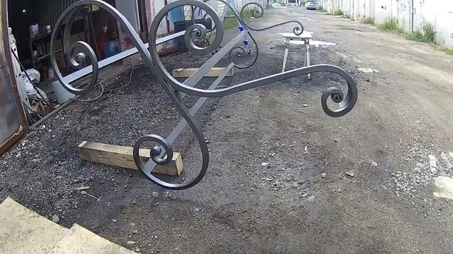 Кованые лавочки для больших людей