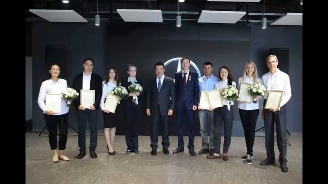 Школьнице из Подмосковья подарили Mercedes за победу на олимпиаде! смотреть онлайн