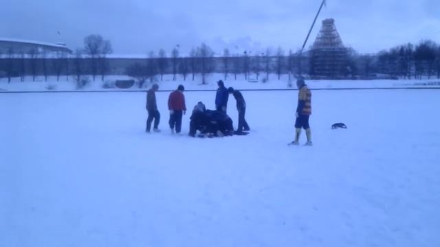 Зимнее регби под стенами Троицкого собора (Псков) смотреть онлайн