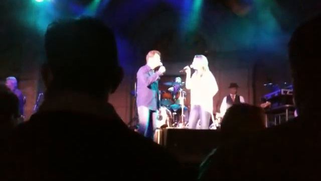 Huey Lewis w/ Olivia Gibson - Cruisin' смотреть онлайн