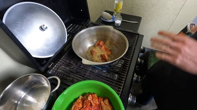 Запеченная утка в казане с картофелем и айвой