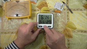 Две настольные метеостанции с часами. Барометр, гигрометр, термометр,часы