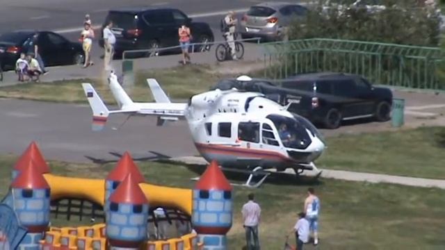 Южное Бутово. Вертолет МЧСник EС 145 RA-01883 смотреть онлайн