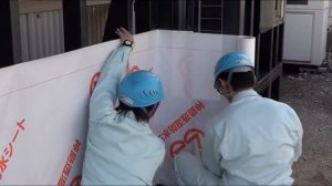 Как Японцы монтируют ветрозащиту на фасад каркасного дома.
