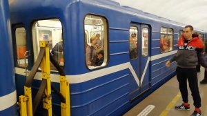 Прибытие состава 81-717/714.5/541.8 8452-8696 на станцию Достоевская