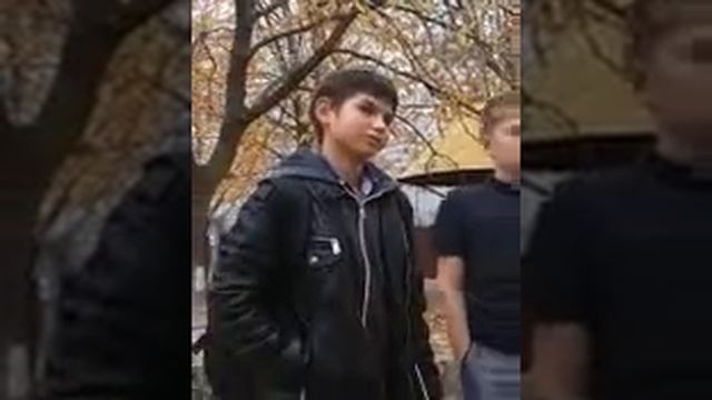 Букин Истеричка: " Где мои наушники???!!"