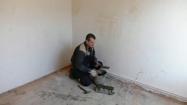 ГОВНОбетон из ЛЕЖАЛОГО( 1.5 года) цемента. УПАДЁТ марка или НЕТ? Замес+давим кубик в лаборатории. смотреть онлайн