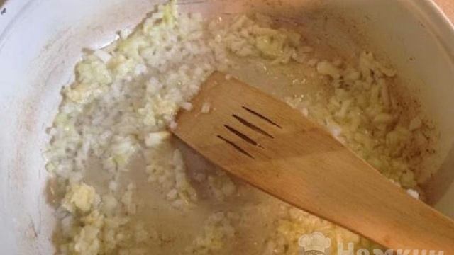 Макароны с куриной грудкой на сковороде