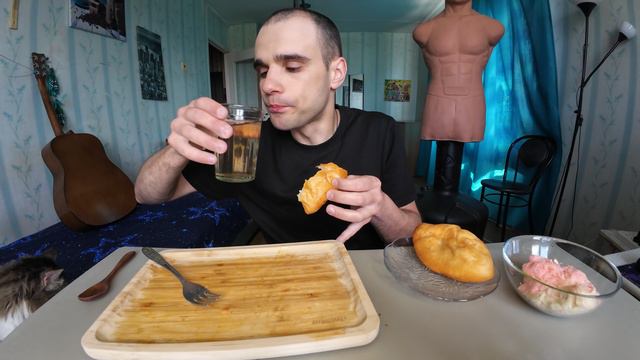 МУКБАНГ ЯИЧНИЦА / САЛАТ ВИТАМИННЫЙ / СУХАРИКИ / ПИРОЖКИ / ВЫПЕЧКА / EATING Mukbang / ASMR АСМР