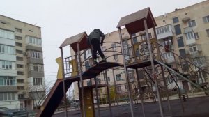 Паркур на детской площадке. Тренировка по паркуру.