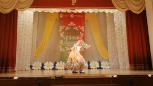 Башкирский народный танец "Сплетница" исполняет Даутова Яна.