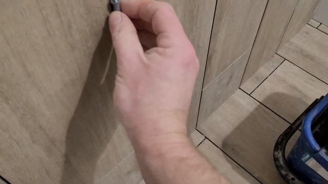 ...такой ИНСТРУМЕНТ для затирки швов на ПЛИТКЕ я использую! Ремонт квартир.