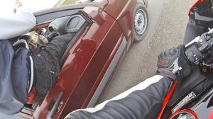 Обогнал четырку на заднем колесе - на мотоцикле.mp4