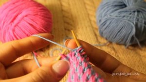 Двухцветный узор спицами со снятыми петлями