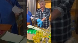 Распаковка посылки. Астраханская чёрная осетровая икра и копчёный осётр. #vlog #trending 