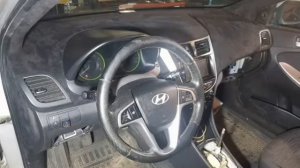 Перетяжка торпеды Hyundai Solaris Алькантарой