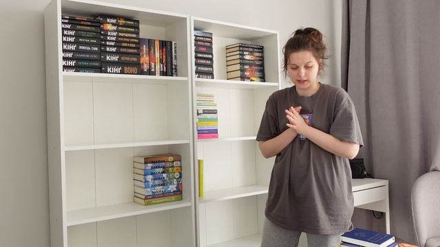 СКЛАДАЮ НОВУ ПОЛИЧКУ: розставляю книги та роблю підрахунки