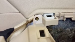 Как снять обшивку двери Toyota Camry