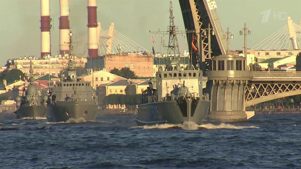 Состоялась первая в черте Петербурга тренировка Главного военно-морского парада к Дню ВМФ