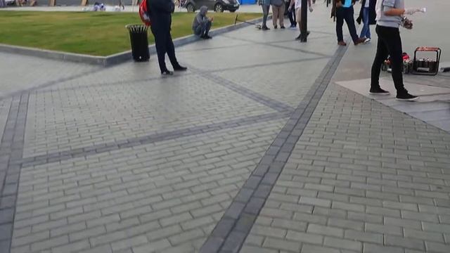 Граффити (в процессе рисования) | Михайловская набережная г. Новосибирск