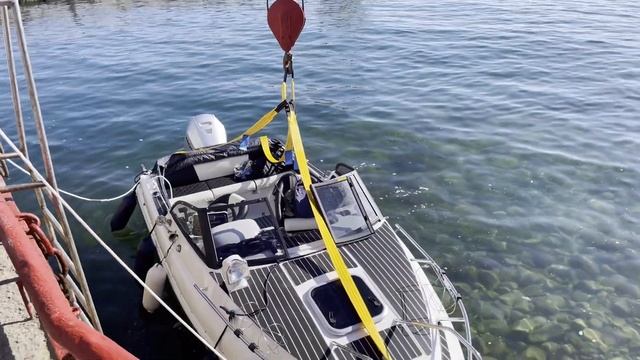 Спуск катера #феникс560#ялта #катер  Чёрное море смотреть онлайн