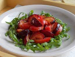 Салат сливовый, приятный кисло-сладкий вкус! Очень вкусно с котлетками!