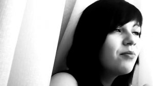 Девченка ну очень классно поет