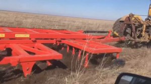 Работа бороны дискочизельной БДЧ 4х4 РОСОМАХА производства БДТ-АГРО с трактором К700А
