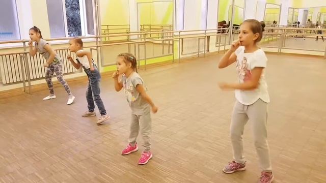 Скоро на сцену! Билетик в лето! Слова и музыка Евгения Стримовска смотреть онлайн