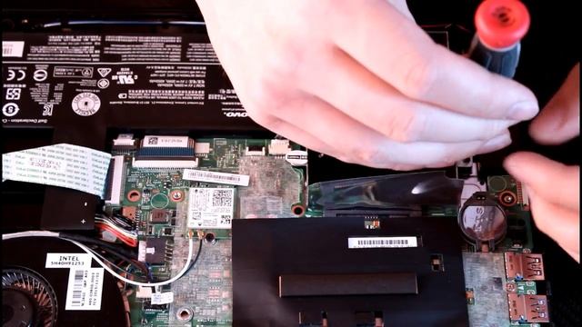 Lenovo YOGA 500, Festplatte wechseln [GER] смотреть онлайн