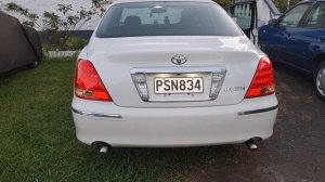 2007 Toyota Crown Majesta 4.3 muffler delete exhaust sound.