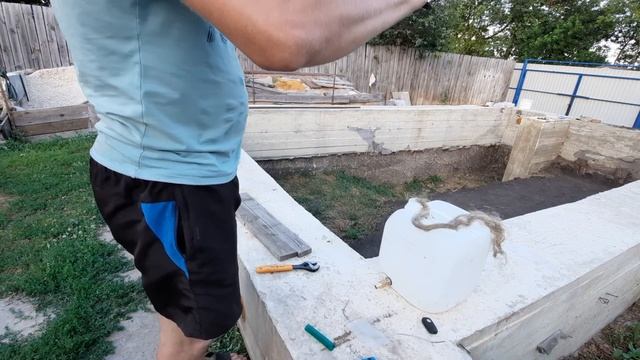 Сделал ниппельную поилку поросятам.