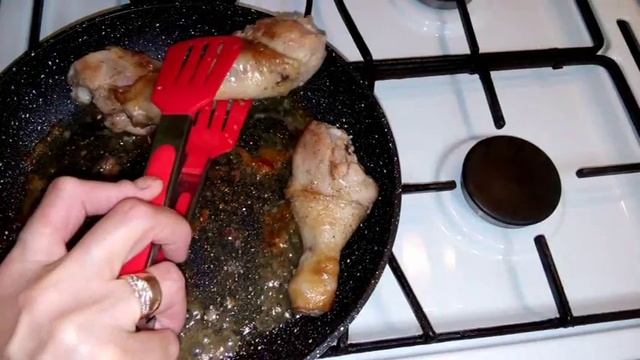 Гречка с курицей в сковороде  Сытное, ароматное и очень вкусное блюдо. смотреть онлайн