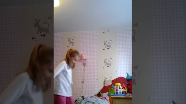 Была скрытая камера и... они послушали баба динозавр... :D смотреть онлайн