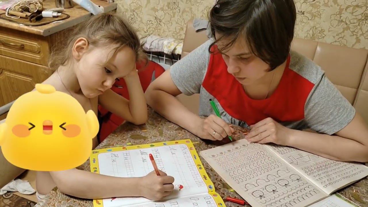 Мама учится писать правой рукой   #ксюшкапушка #школа #начальнаяшкола #учимсяписать #прописи