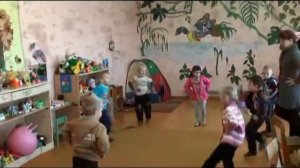 Мы маленькие дети, нам хочется гулять!