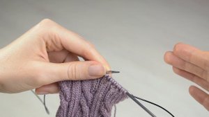 МК. Красивые женские носки с косами. Свяжете за 2 вечера! Справится даже новичок!