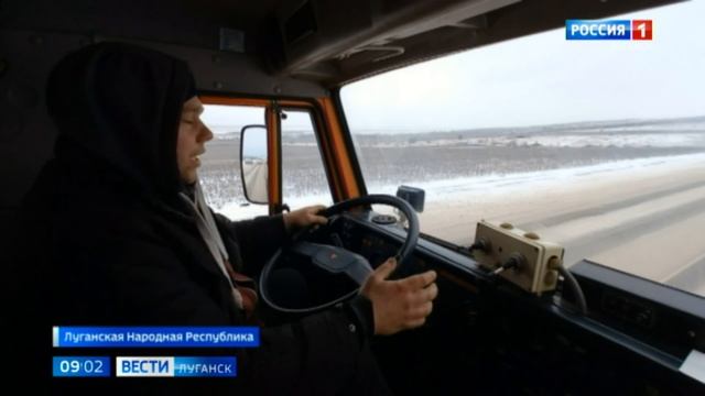Автодорожные службы чистят дороги от последствий непогоды