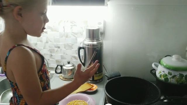Попкорн в домашних условиях - несколькими способами.