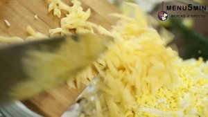 Салат с виноградом и курицей с сыром - рецепт пошаговый от menu5min