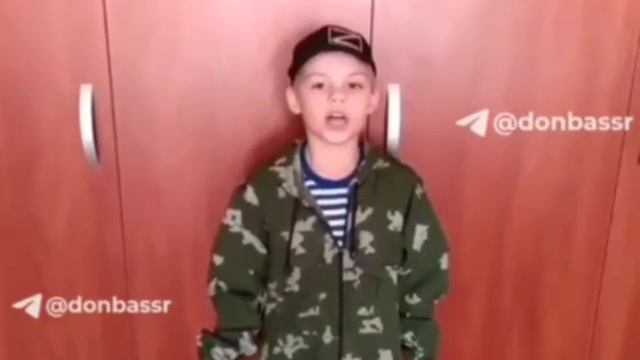 Мальчик читает стихи о СВО