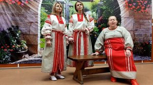 Фолк-группа "Соколовье" исполняет украинскую народную песню "Гiля, гiля, сири гуси".