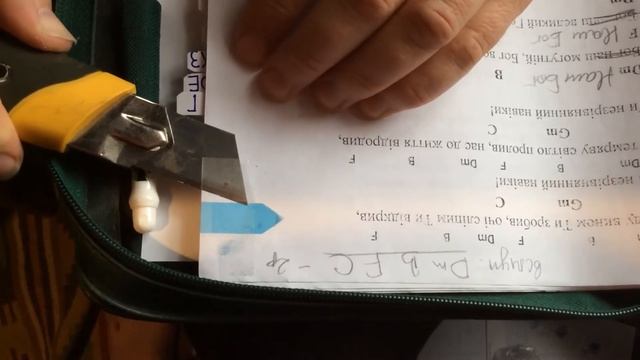 Как отклеить скотч от бумаги, не повредив её. смотреть онлайн