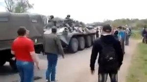 Давайте вспомним 2 мая 2014 года Жители Андреевки с иконами против ВСУ