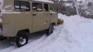 Уаз. Чистка снега.