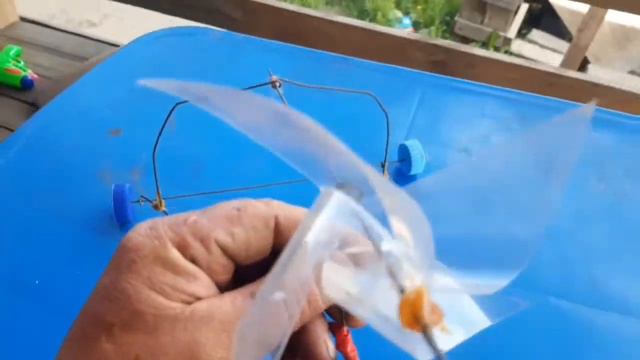 🔴Сенсация - ветромобиль едет быстрее ветра?❓❔Или дед сделал рабочий макетик этого ветромобиля! смотреть онлайн