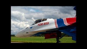 Выступление группы элитного пилотажа "Русские Витязи" на авиашоу в Кубинке.